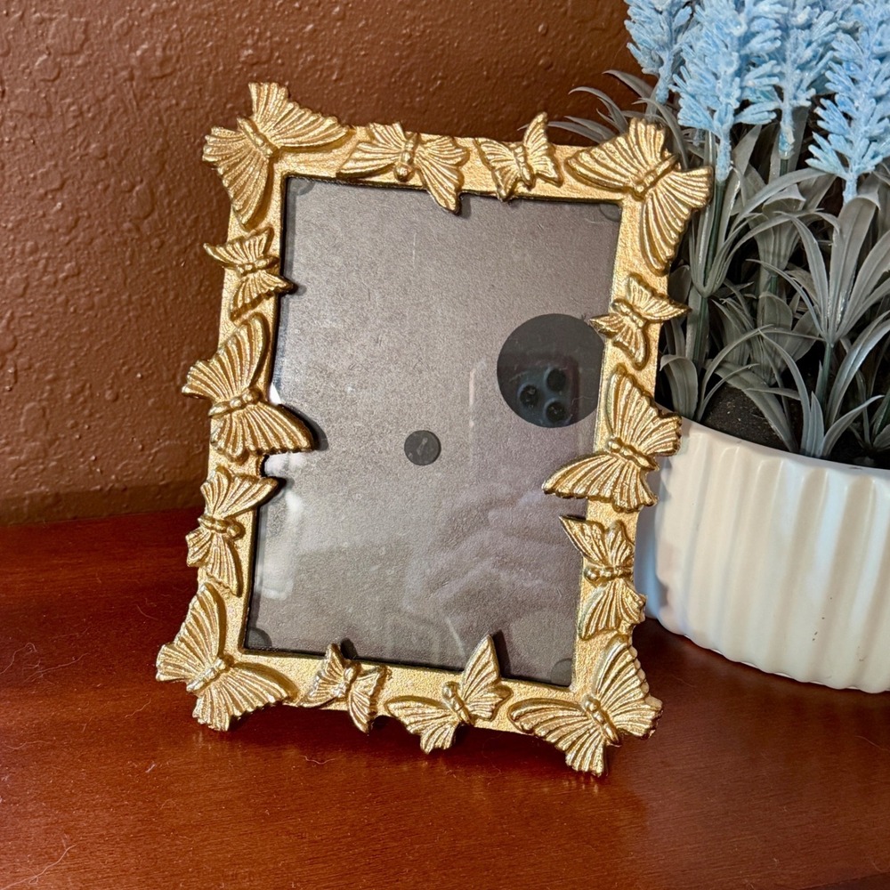 Vintage Inspired Gold Metal Butterfly Picture Frame Ornate 4x6 Tabletop Wall
